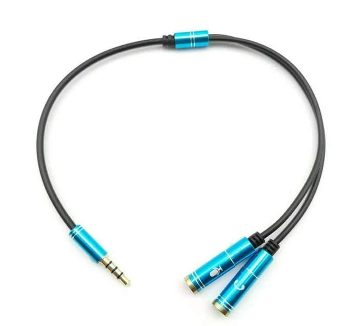 Someone’s in a Makro Y Splitter Extension Adapter Cable Male Jack & 2