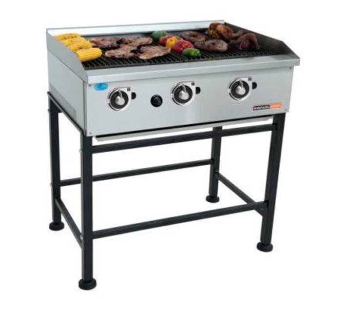 Someone’s in a Makro Anvil Gas Griller Radiant 900mm Premier