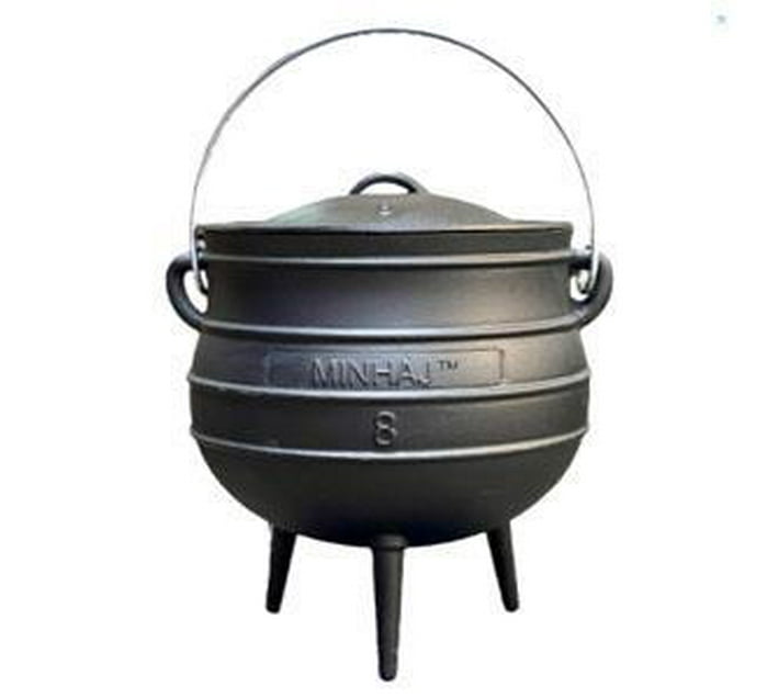 Someone’s in a Makro Minhaj Cast Iron Potjie Pot Size 8 with 2