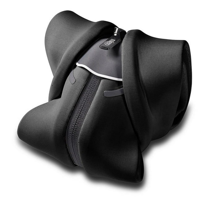 Someone’s in a Makro Miggo Padded Strap&Wrap for Mirrorless & Superzoom