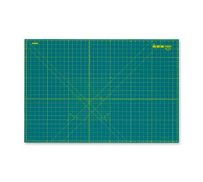 Someone’s in a Makro Mat For Rotary Cutters 940x630x1.5mm Mood