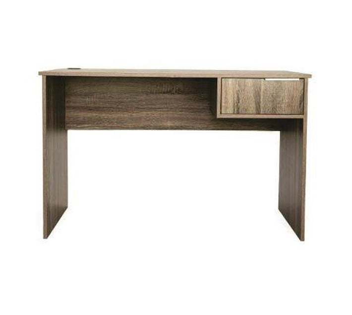 Someone’s in a Makro Pro Student Desk 1200 Cedar Mood