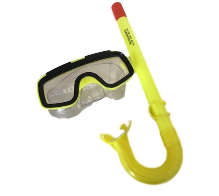 Someone’s in a Makro Junior Mask & Snorkel Set Bright Yellow Mood