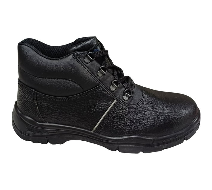 Someone’s in a Makro Premier Workwear CL 1005 Safety Boots Size 6 Mood