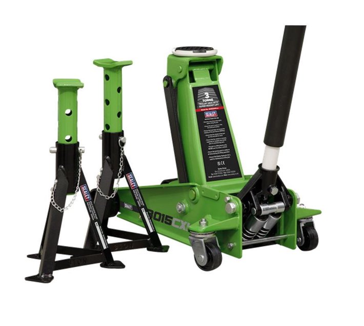 Someone’s in a Makro Trolley Jack 3t & Axle Stands (Pair) 3t per Stand