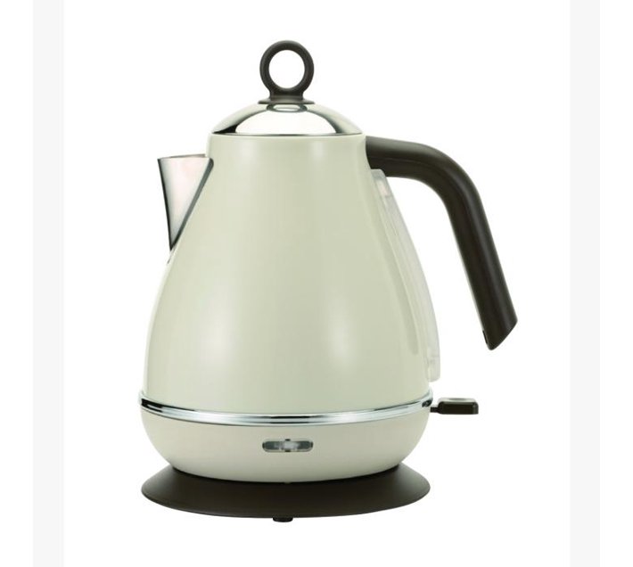 Someone’s in a Makro 1,7 litre Cream stainless steel kettle Mood