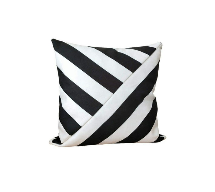 Black, White Geometric Closure Cushion Makro