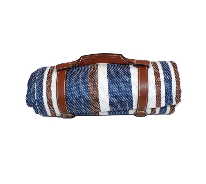 Someone’s in a Makro 200x150cm Picnic Blanket & Camping Mat with