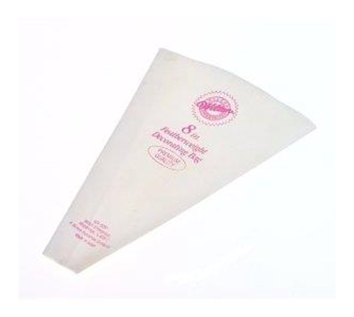 Someone’s in a Makro Wilton 8" in Featherweight Decorating Icing Piping