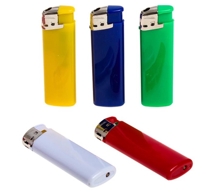 Someone’s in a Makro Electronic Lighters Refillable 50 pcs Pack Mood