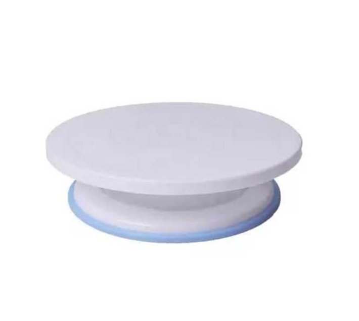 Someone’s in a Makro 360 Degrees Rotating Cake Stand Mood