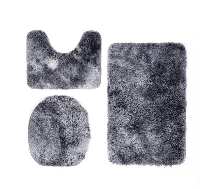 Someone’s in a Makro 3 Piece Toilet Seat & Bathroom Mats Set Grey