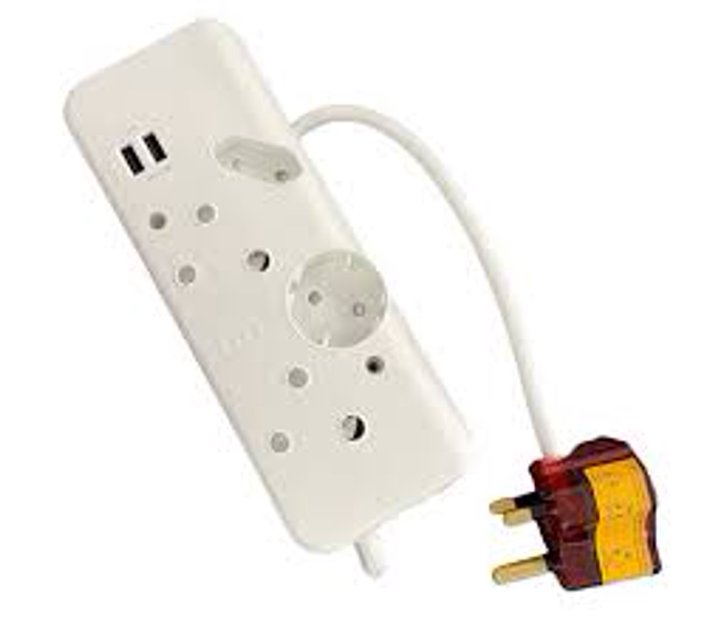 Someone’s in a Makro Ellies 4Way + 2 Usb Socket High Surge Protector
