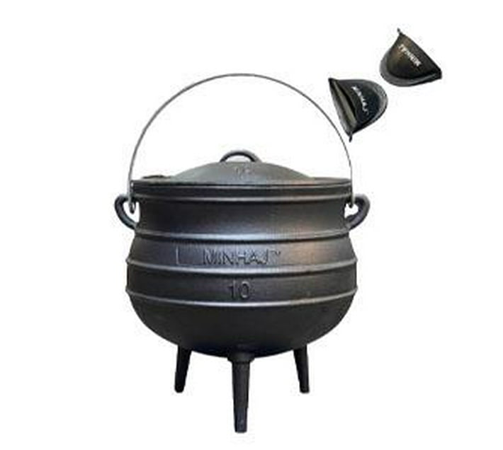 Someone’s in a Makro Minhaj Cast Iron Potjie Pot Size 10 with 2