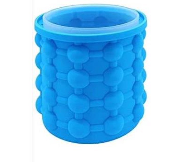 Someone’s in a Makro Ice Cube Maker Silicone Bucket Mood