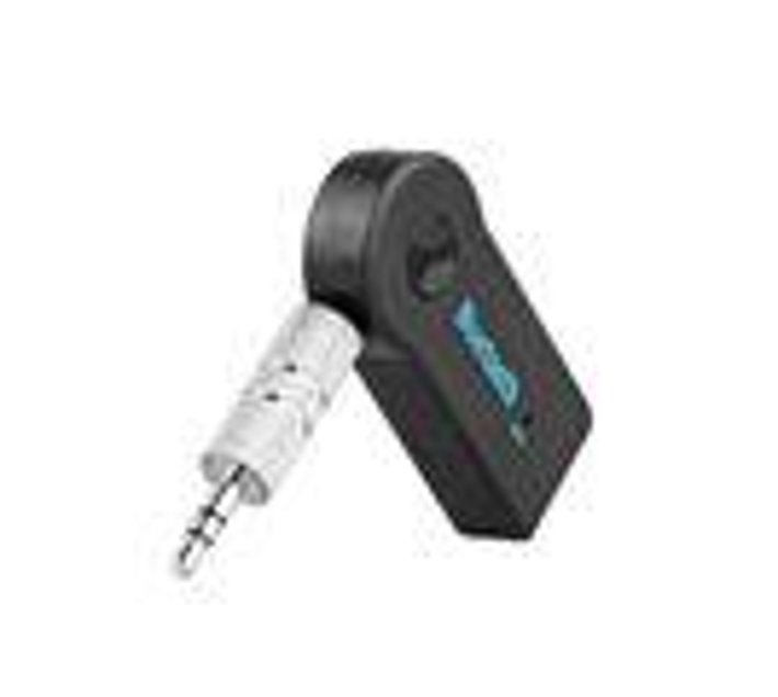 Someone’s in a Makro Bluetooth 3.5mm Audio Receiver Adapter with Hands