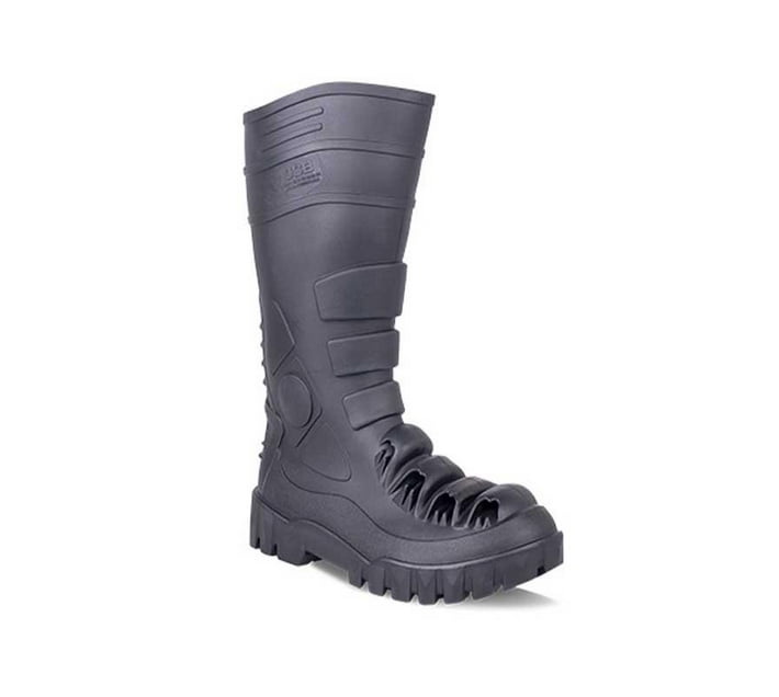 Someone’s in a Makro JCB Warrior Steel Toe Safety Boot Black PVC UK