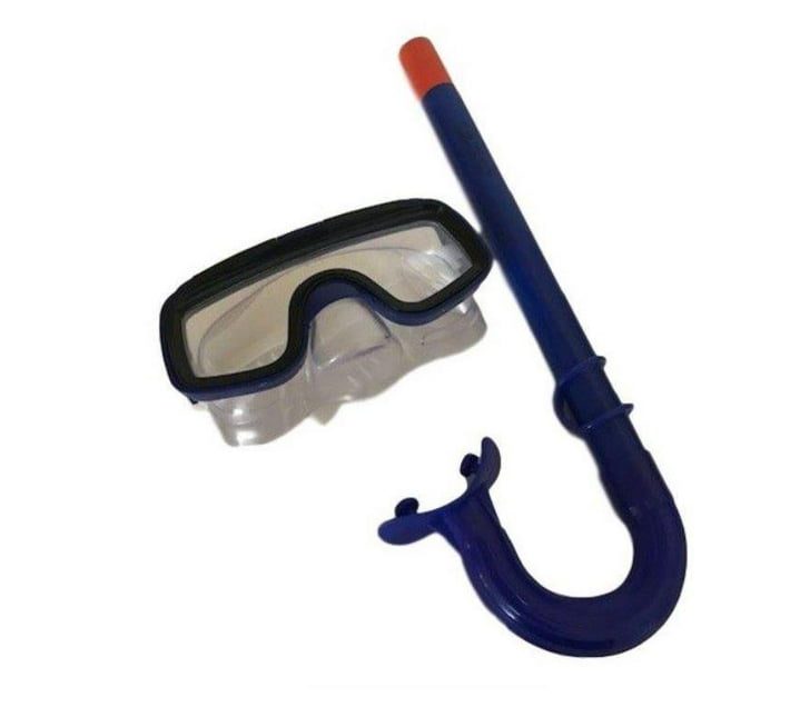 Someone’s in a Makro Junior Mask & Snorkel Set Blue Mood