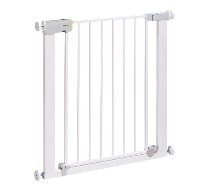 Someone’s in a Makro Safety First AutoClose Gate Mood