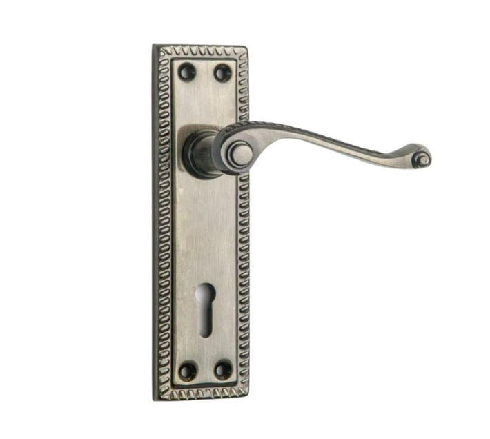 Someone’s in a Makro Door Handle. Antique Brass Mood