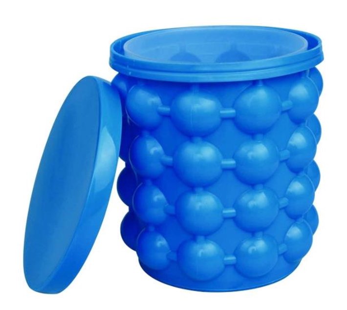 Someone’s in a Makro PSM Portable Ice Cube maker, silicon bucket with