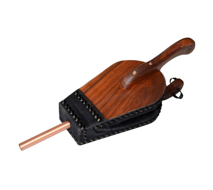 Someone’s in a Makro Fireplace Bellow Mood