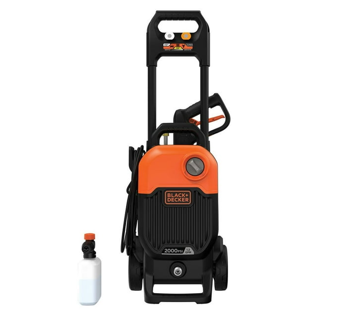 Someone’s in a Makro BLACK+DECKER 2000W Pressure Washer 150 BAR/1800