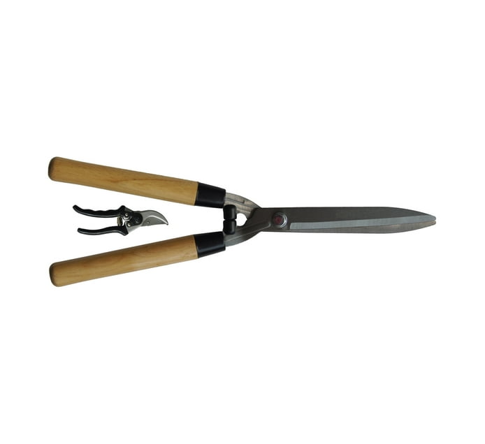 Someone’s in a Makro Garden Master Bypass Pruner and Hedge Shears Combo Mood