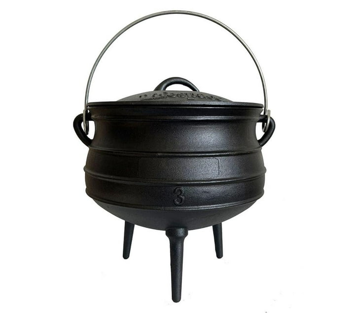 Someone’s in a Makro Lifespace Cast Iron No 3 Potjie Pot 7,8lt Mood