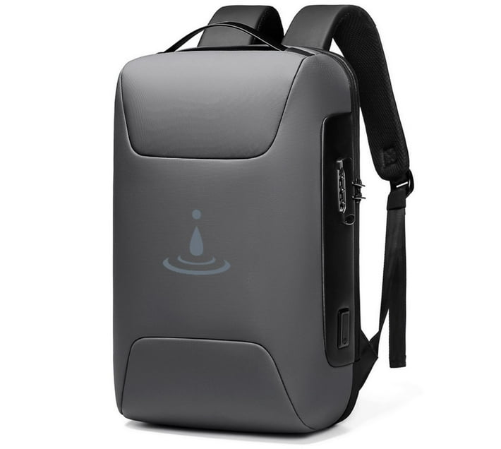 Someone’s in a Makro iDemoo Elite 16 Inch Laptop Backpack with USB