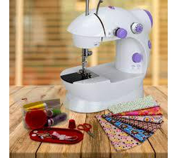 Someone’s in a Makro Mini Sewing Machine Mood