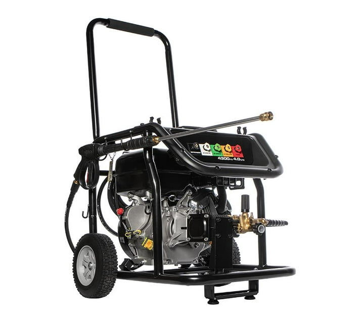 Someone’s in a Makro ALTIWASH® Industrial 4 Stroke Petrol Pressure